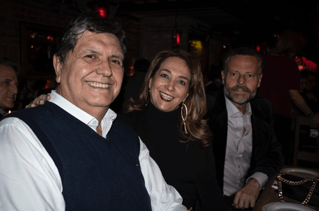 Alan García, ex presidente del Perú, con dos acompañantes, quien se suicidó en abril de 2019 cuando iba a ser capturado por su participación en negociados con Odebrecht. Fue consejero en la sombra de Duque cuando estuvo en el Banco Interamericano de Desarrollo –BID– estructurando créditos para megaproyectos en países socios. Alan García, ex presidente del Perú, con dos acompañantes, quien se suicidó en abril de 2019 cuando iba a ser capturado por su participación en negociados con Odebrecht. Fue consejero en la sombra de Duque cuando estuvo en el Banco Interamericano de Desarrollo –BID– estructurando créditos para megaproyectos en países socios.
