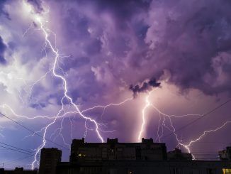¿Por qué los rayos zigzaguean? Por fin hemos resuelto el misterio