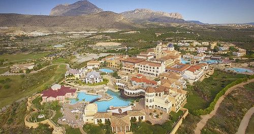 Cuando el hotel es el destino: 5 propuestas con encanto para una Semana Santa diferente